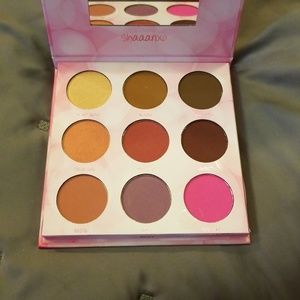 BH Cosmetics - Shaaanxo The Remix 18 Color Shadow Palette